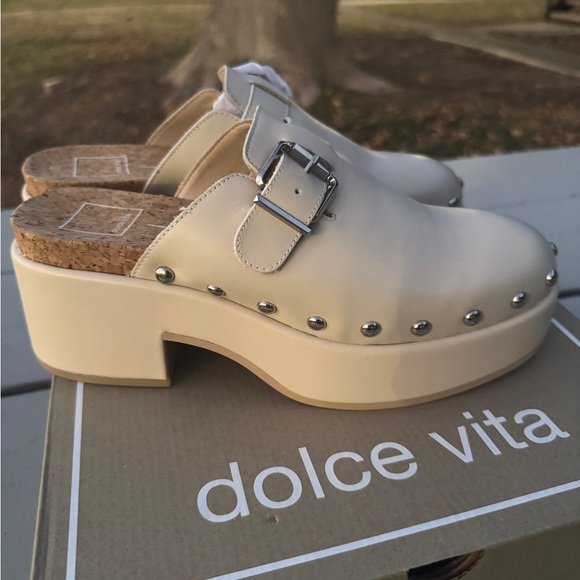 Dolce Vita Yeven Platform Mules – New with Box
Size: 7.5 - Picture 5 of 15